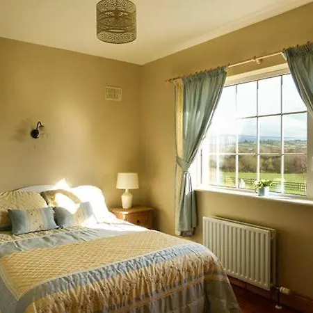 Kara Hem * Killarney